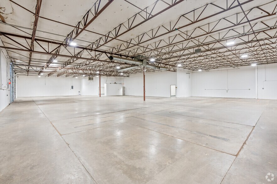 More Photos Of 1517 W Carrier Pky, Grand Prairie Research And Development For Lease