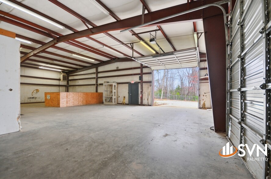 More Photos Of 107 Ben Hamby Ln, Greenville Light Distribution For Lease