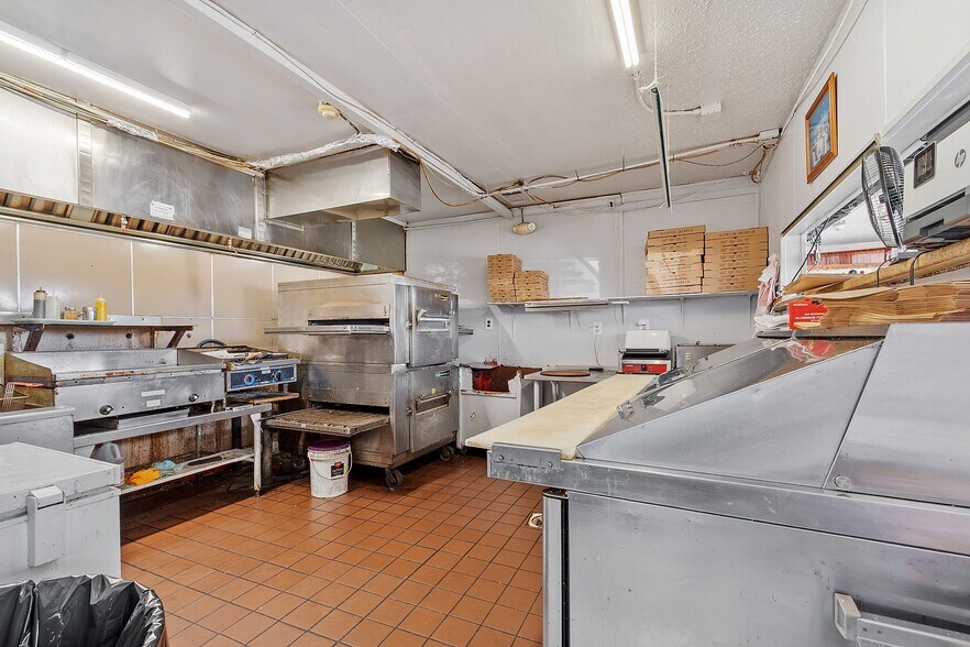 More Photos Of 42 Allenstown Rd, Pembroke Restaurant For Sale