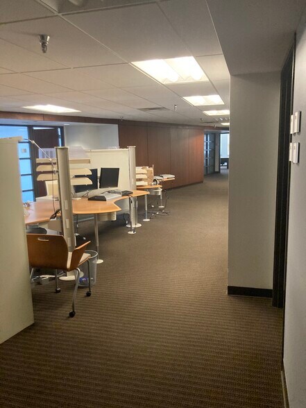 More Photos Of 16-24 N Meridian St, Indianapolis Office For Lease