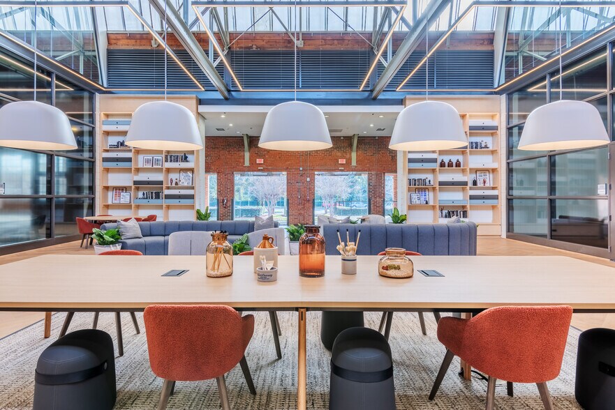 More Photos Of 1435 W Morehead St, Charlotte Loft Creative Space For Lease