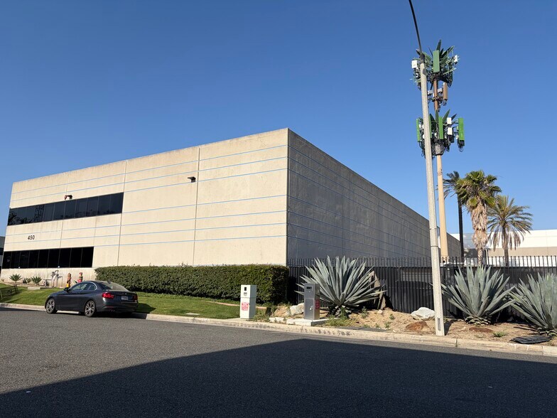 More Photos Of 450 N Sequoia Ave, Ontario Warehouse For Lease