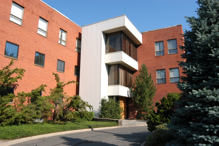 More Photos Of 27 Siemon Company Dr, Watertown Light Distribution For Lease