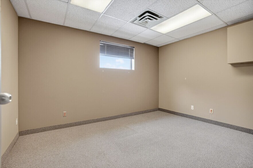 More Photos Of 812 Dundas St, London Freestanding For Sale