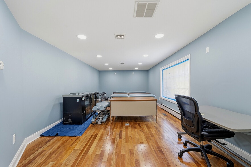 More Photos Of 333 Spotswood Englishtown Rd, Monroe Township Medical For Sale