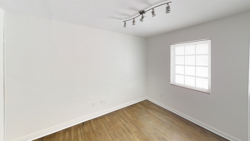 More Photos Of 1501 Sunset Dr, Coral Gables Office For Lease