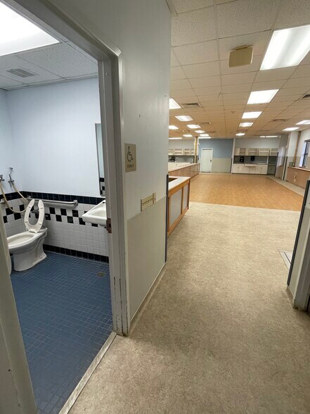More Photos Of 1308 S 4th St, Hartsville Medical For Lease