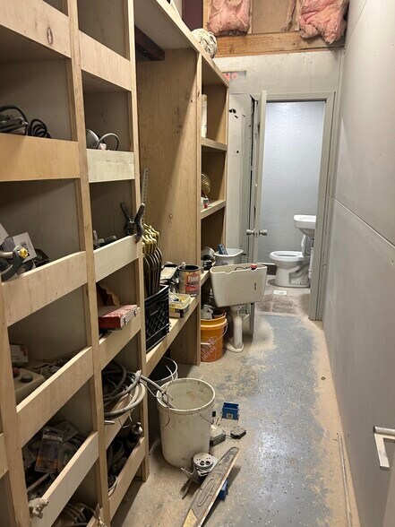 More Photos Of 1802 SW Sheridan Rd, Lawton Manufacturing For Sale