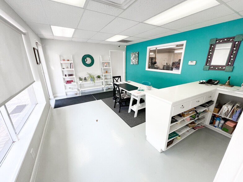 More Photos Of 311 E Illinois Ave, Midland Office For Sale