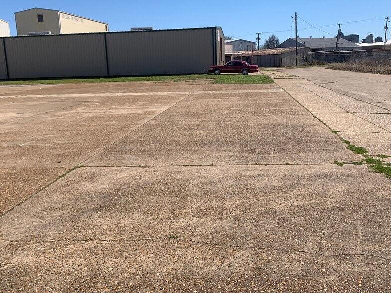 More Photos Of 121 Kansas City Ave, Shreveport Truck Terminal For Lease