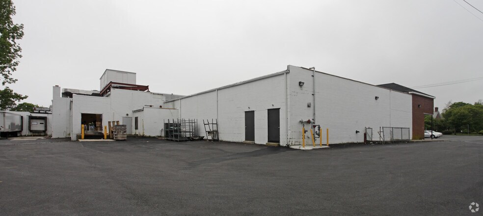 More Photos Of 70 Sunset Ave, Westhampton Beach Supermarket For Lease