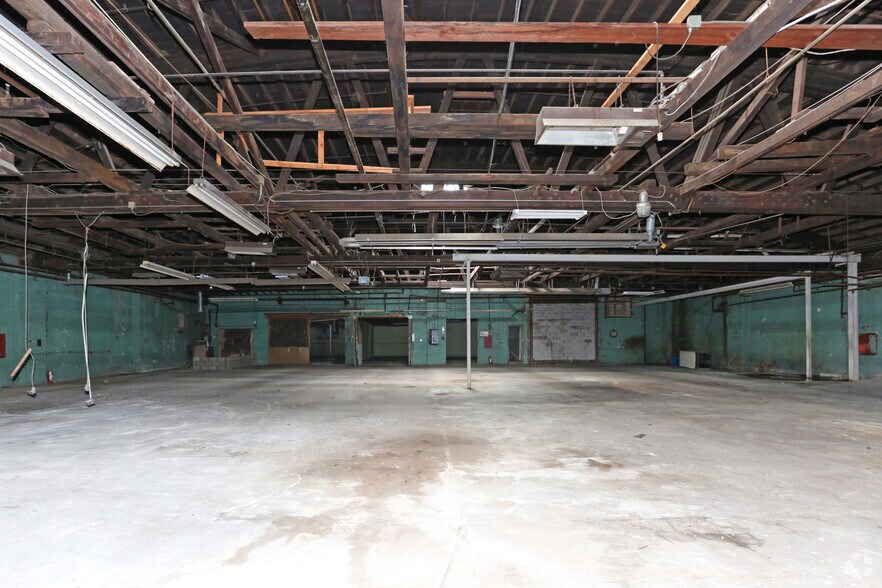 More Photos Of 49 Empire St, Newark Warehouse For Lease
