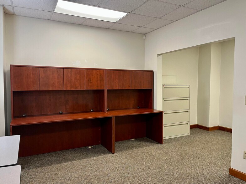 More Photos Of 350 5th Ave, Huntington Medical For Sale