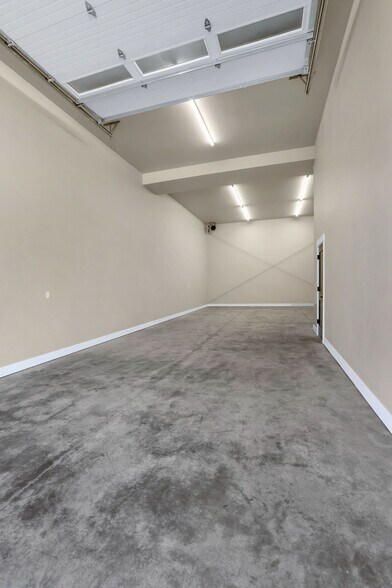 More Photos Of 217 Simmons St, Mccall Showroom For Sale