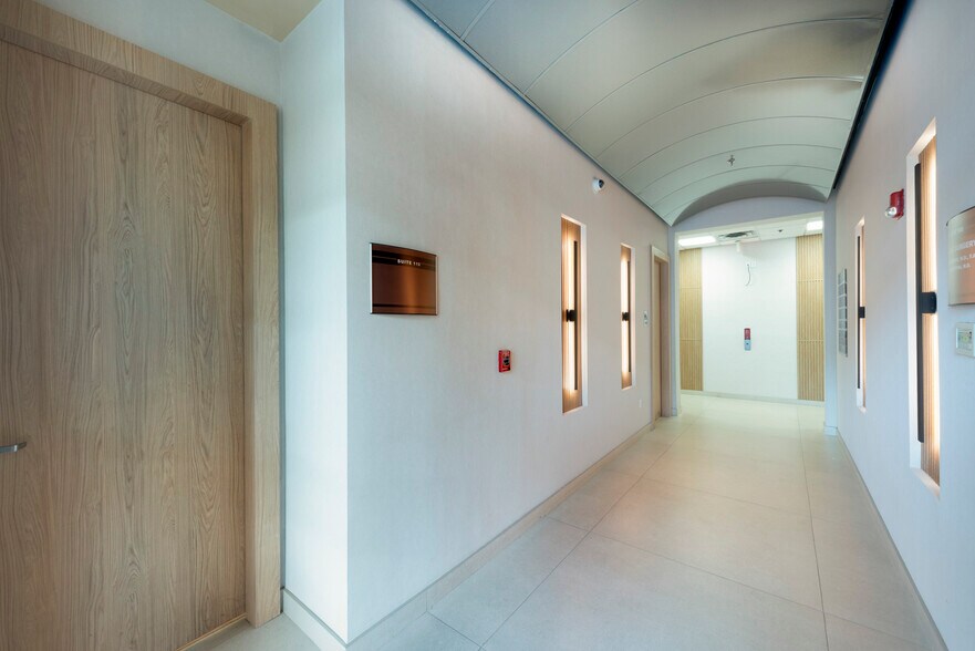 More Photos Of 6141 Sunset Dr, South Miami Medical For Lease