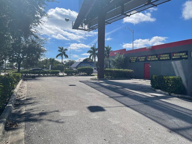 More Photos Of 2731 Broward Blvd, Fort Lauderdale Freestanding For Sale