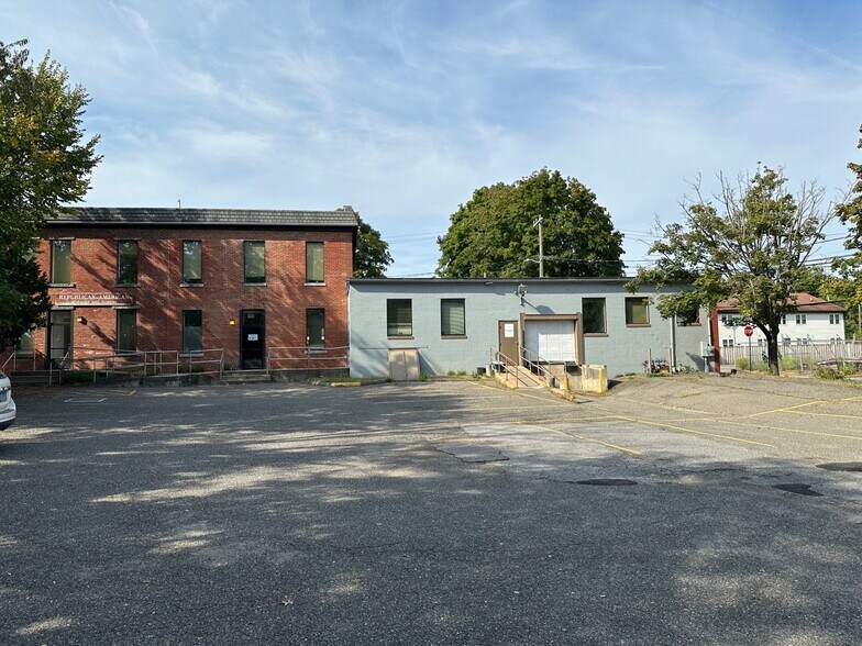 More Photos Of 126 Franklin St, Torrington Light Manufacturing For Sale