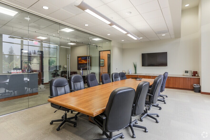 More Photos Of 701 NE 136th Ave, Vancouver Office For Lease