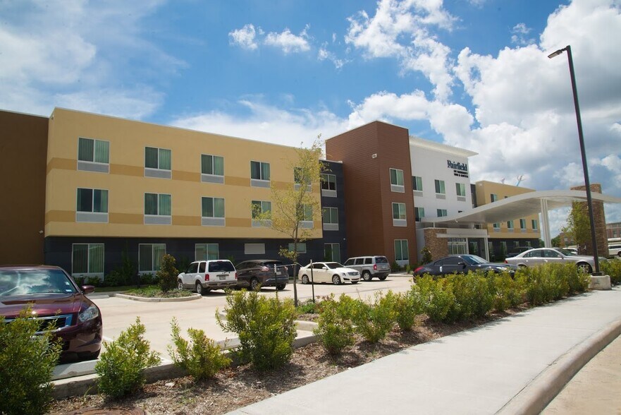 More Photos Of 22010 Southwest Fwy, Richmond Hotel For Sale