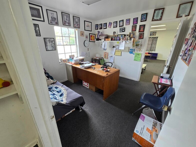 More Photos Of 8810 W Norfolk St, Tampa Schools For Sale