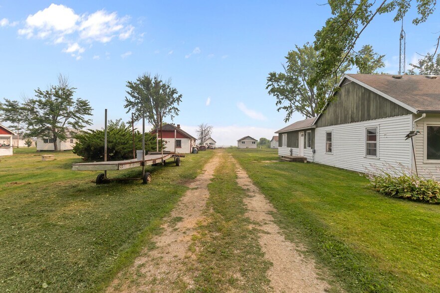 More Photos Of 138 E Front St, Marquette Trailer Camper Park For Sale