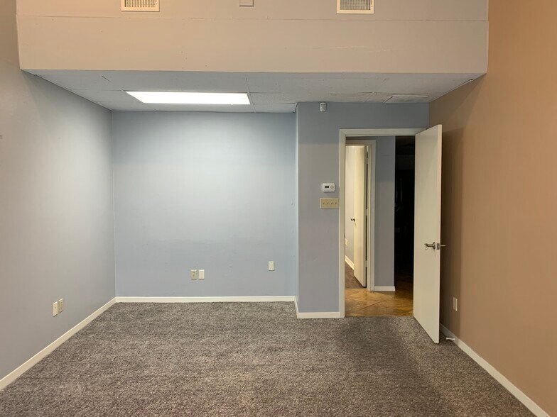 More Photos Of 14339 Torrey Chase Blvd, Houston Loft Creative Space For Sale