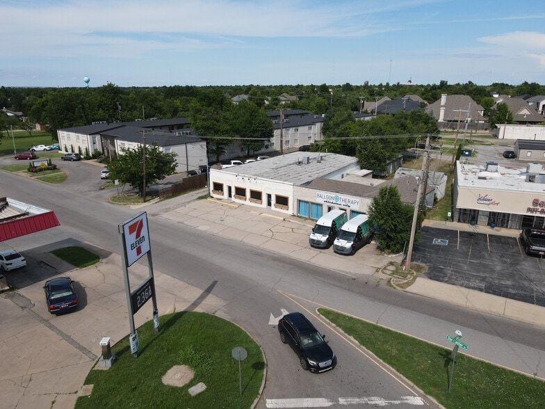 More Photos Of 7926 N May Ave, Oklahoma City Storefront Retail Office For Lease