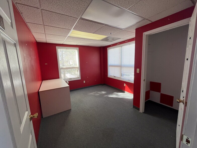 More Photos Of 155 Saco Ave, Old Orchard Beach Office For Sale