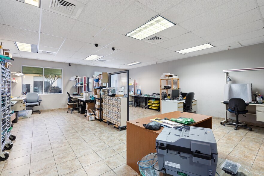 More Photos Of 1747-1781 Banks Rd, Margate Flex For Lease
