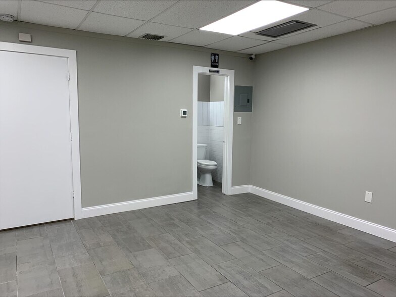 More Photos Of 2333 N State Road 7, Margate Medical For Lease