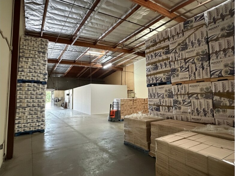 More Photos Of 4605-4631 S Alameda St, Los Angeles Unknown For Lease