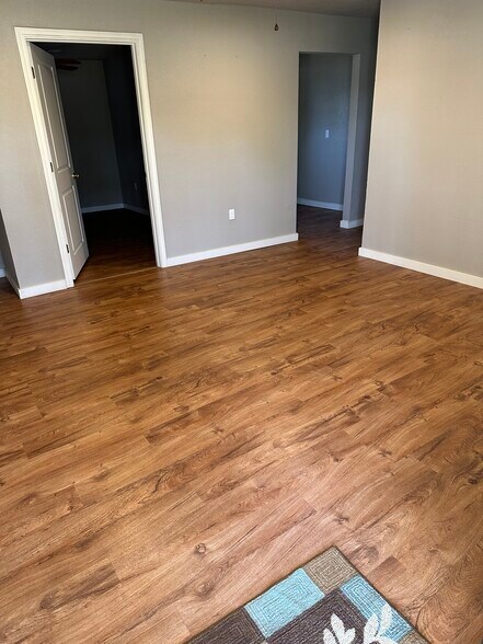 More Photos Of 4024 Main St, Durant Storefront Retail Office For Lease