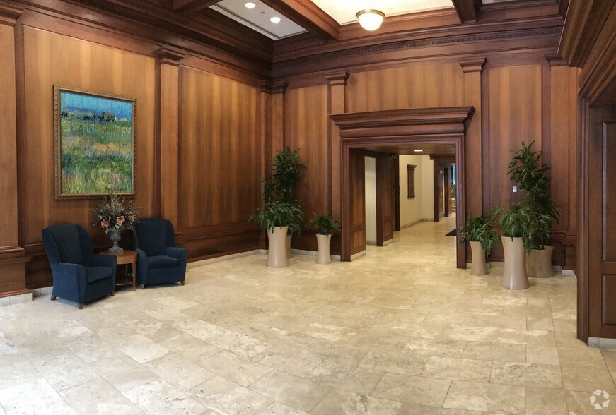 More Photos Of 191-199 W Nationwide Blvd, Columbus Office For Lease