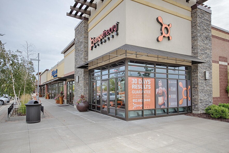 More Photos Of 15560-15624 Pilot Knob Rd, Apple Valley Unknown For Lease