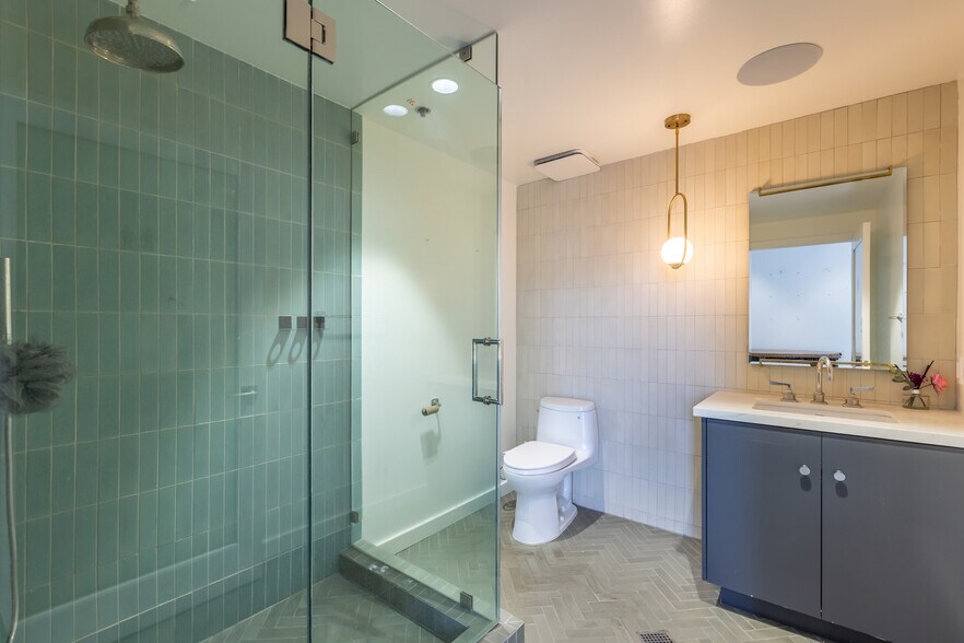 More Photos Of 3058 N Lima St, Burbank Warehouse For Sale