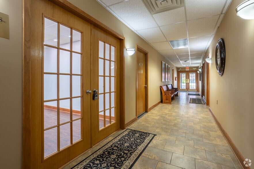 More Photos Of 411 W Lake Lansing Rd, East Lansing Unknown For Lease