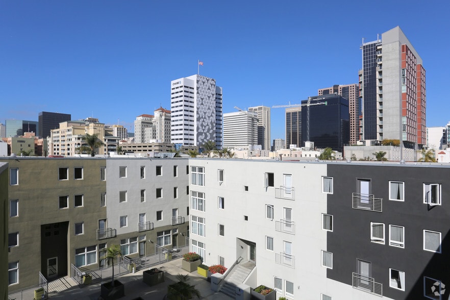 More Photos Of 900 F St, San Diego Apartments For Lease