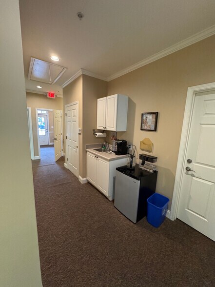 More Photos Of 150 Prospect Pl, Alpharetta Office For Sale