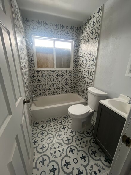More Photos Of 10400 Whittier St, Detroit Apartments For Sale