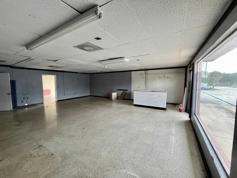 More Photos Of 4069-4129 SE Salerno Rd, Stuart General Retail For Lease