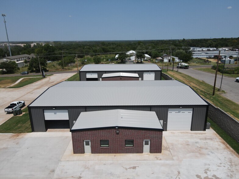 More Photos Of 2690-2730 E Waterloo Rd, Edmond Industrial For Lease