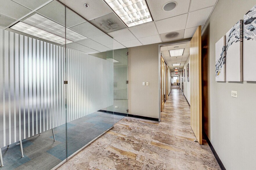 More Photos Of 10700 W Higgins Rd, Rosemont Loft Creative Space For Sale