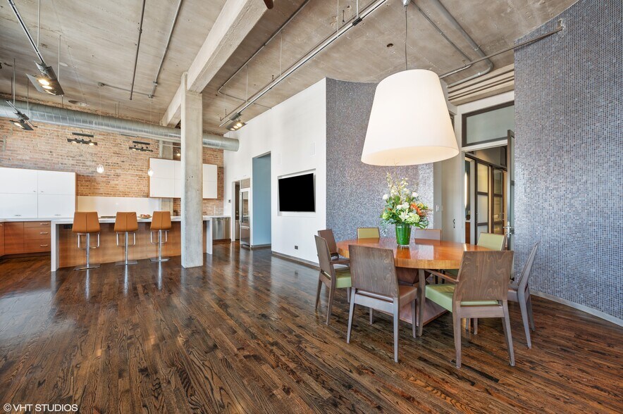 More Photos Of 1327 W Washington Blvd, Chicago Loft Creative Space For Lease