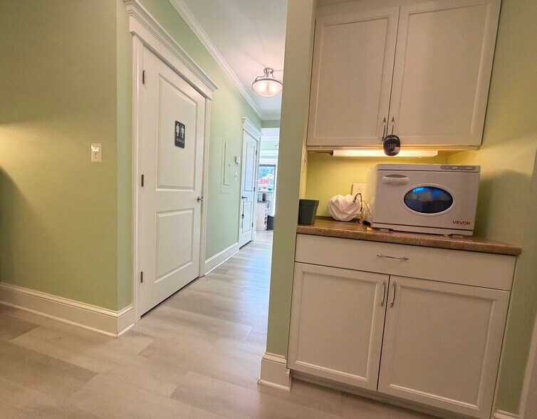 More Photos Of 8937 Shady Grove Ct, Gaithersburg Medical For Sale
