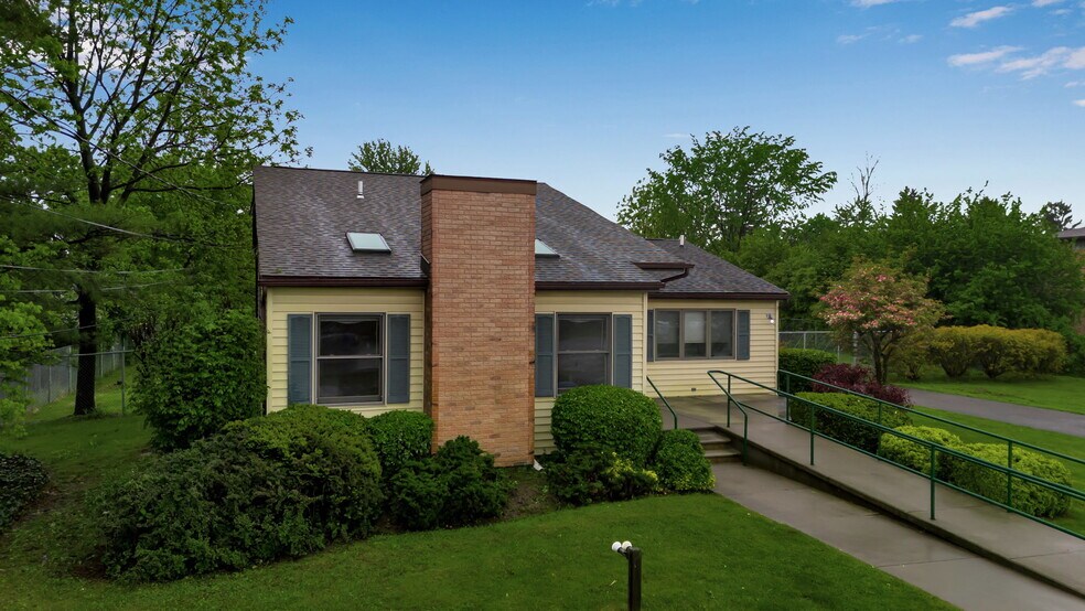 Primary Photo Of 6272 Robinson Rd, Lockport Medical For Sale