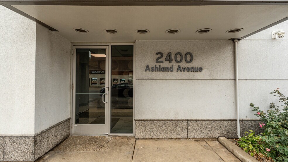 More Photos Of 2400 N Ashland Ave, Chicago Medical For Lease