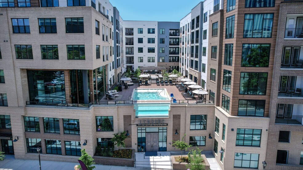 More Photos Of 101 W Morehead St, Charlotte Apartments For Lease