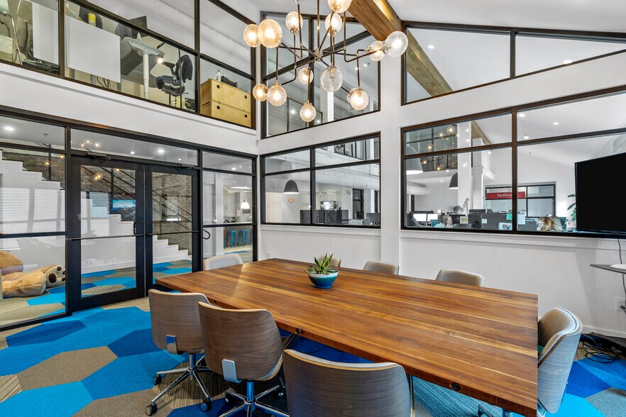 More Photos Of 816 Johnnie Dodds Blvd, Mount Pleasant Office For Sale