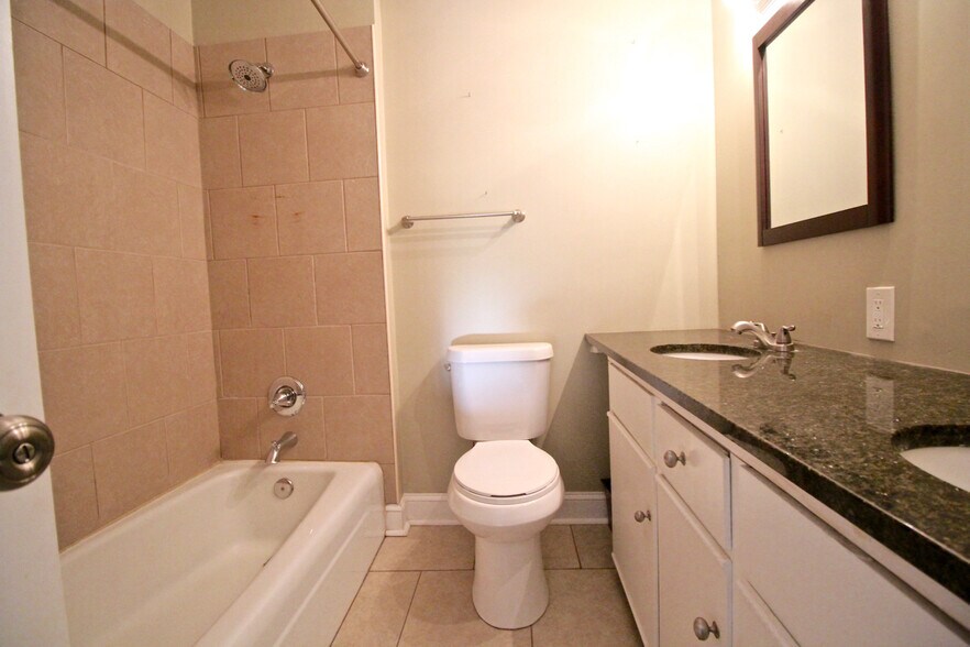 More Photos Of 4427-4433 Holly St, Kansas City Apartments For Sale