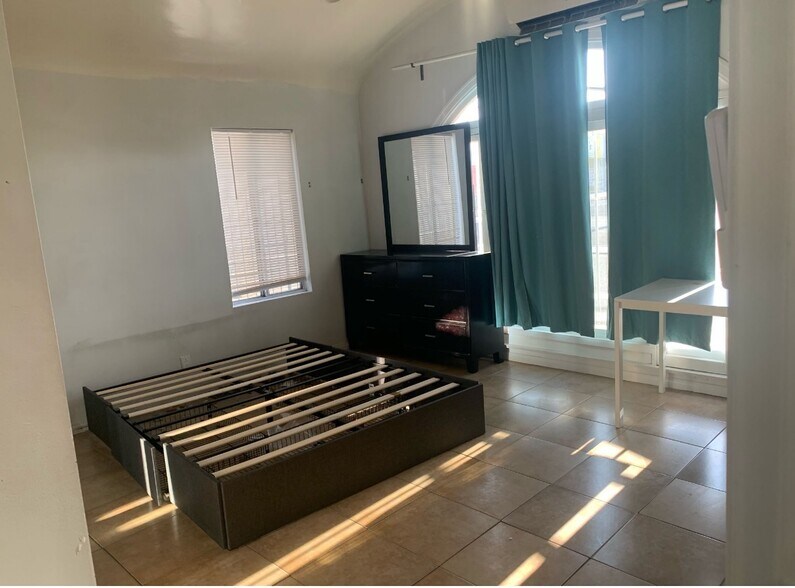 More Photos Of 7304 Canby Ave, Reseda Apartments For Sale